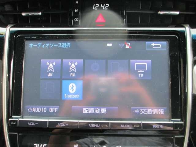 トヨタ ハリアー ハイブリッド プレミアム 千葉県 2016(平28)年 10.2万km ホワイトパールクリスタルシャイン ワンオーナー/4WD/純正9インチナビ、フルセグTV/バックカメラ/ステアリングリモコン/純正オーディオ【DVD/CD/BT/SD】/LEDヘッドライト&LEDフォグランプ/クルーズコントロール/レーンキープアシスト/純正18インチホイール/パワーバックドア/ハーフレザーシート/運転席パワーシート/社外前後ドライブレコーダー/純正ビルドインETC、スペアキー/取扱説明書/ナビ取扱説明書/新車時保証書/車検時整備記録簿(H31/R3/R5/R7)