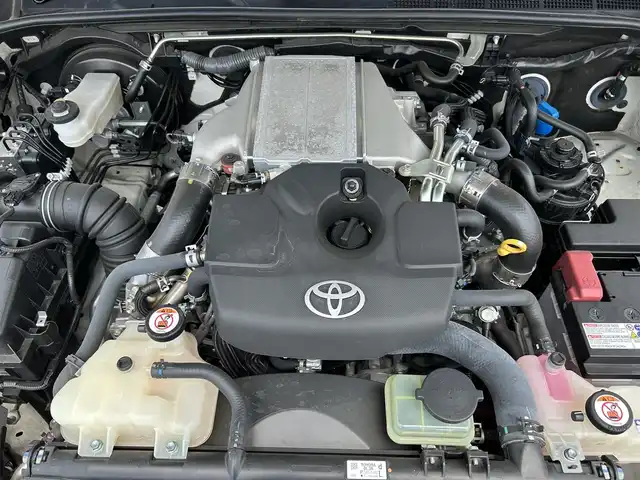 トヨタ ハイラックス Z 滋賀県 2021(令3)年 2.9万km スーパーホワイトⅡ ディーゼル/4WD(F4)/6速AT/7インチ社外ナビ【CN-RE07WD】/(FM/AM/CD/DVD/フルセグ/Bluetooth)/バックカメラ/ETC/ハードトノカバー/プリクラッシュブレーキアシスト	/レーンキープアシスト	/レーダークルーズコントロール/標識検知機能	/電動格納ミラー/アイドリングストップ/革巻きステアリング/ステアリングスイッチ/オートライト/LEDヘッドライト/フロントフォグ/フルオートエアコン/プッシュスタート/スマートキー/スペアキー/純正フロアマット