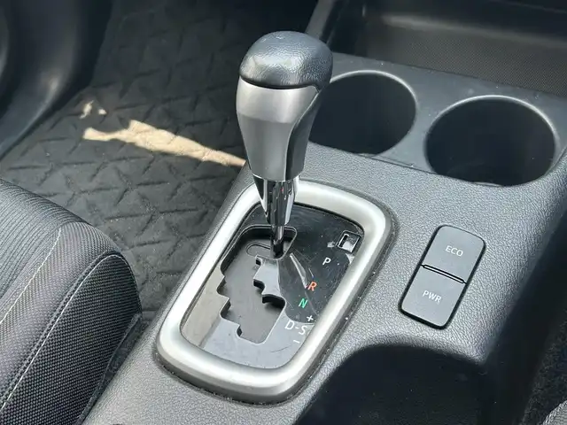 トヨタ ハイラックス Z 滋賀県 2021(令3)年 2.9万km スーパーホワイトⅡ ディーゼル/4WD(F4)/6速AT/7インチ社外ナビ【CN-RE07WD】/(FM/AM/CD/DVD/フルセグ/Bluetooth)/バックカメラ/ETC/ハードトノカバー/プリクラッシュブレーキアシスト	/レーンキープアシスト	/レーダークルーズコントロール/標識検知機能	/電動格納ミラー/アイドリングストップ/革巻きステアリング/ステアリングスイッチ/オートライト/LEDヘッドライト/フロントフォグ/フルオートエアコン/プッシュスタート/スマートキー/スペアキー/純正フロアマット