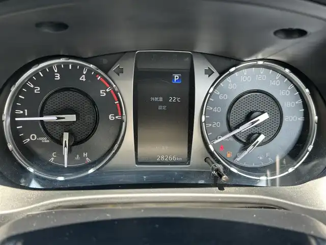 トヨタ ハイラックス Z 滋賀県 2021(令3)年 2.9万km スーパーホワイトⅡ ディーゼル/4WD(F4)/6速AT/7インチ社外ナビ【CN-RE07WD】/(FM/AM/CD/DVD/フルセグ/Bluetooth)/バックカメラ/ETC/ハードトノカバー/プリクラッシュブレーキアシスト	/レーンキープアシスト	/レーダークルーズコントロール/標識検知機能	/電動格納ミラー/アイドリングストップ/革巻きステアリング/ステアリングスイッチ/オートライト/LEDヘッドライト/フロントフォグ/フルオートエアコン/プッシュスタート/スマートキー/スペアキー/純正フロアマット