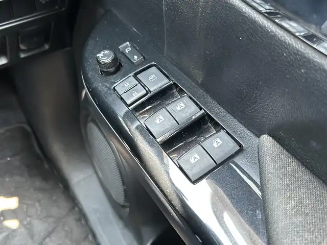 トヨタ ハイラックス Z 滋賀県 2021(令3)年 2.9万km スーパーホワイトⅡ ディーゼル/4WD(F4)/6速AT/7インチ社外ナビ【CN-RE07WD】/(FM/AM/CD/DVD/フルセグ/Bluetooth)/バックカメラ/ETC/ハードトノカバー/プリクラッシュブレーキアシスト	/レーンキープアシスト	/レーダークルーズコントロール/標識検知機能	/電動格納ミラー/アイドリングストップ/革巻きステアリング/ステアリングスイッチ/オートライト/LEDヘッドライト/フロントフォグ/フルオートエアコン/プッシュスタート/スマートキー/スペアキー/純正フロアマット