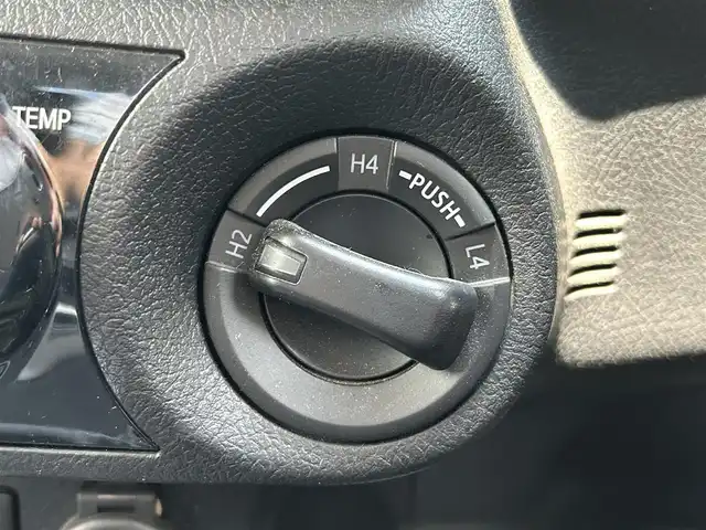 トヨタ ハイラックス Z 滋賀県 2021(令3)年 2.9万km スーパーホワイトⅡ ディーゼル/4WD(F4)/6速AT/7インチ社外ナビ【CN-RE07WD】/(FM/AM/CD/DVD/フルセグ/Bluetooth)/バックカメラ/ETC/ハードトノカバー/プリクラッシュブレーキアシスト	/レーンキープアシスト	/レーダークルーズコントロール/標識検知機能	/電動格納ミラー/アイドリングストップ/革巻きステアリング/ステアリングスイッチ/オートライト/LEDヘッドライト/フロントフォグ/フルオートエアコン/プッシュスタート/スマートキー/スペアキー/純正フロアマット