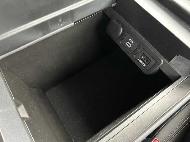 トヨタ アルファード Z 大阪府 2024(令6)年 0.6万km プラチナホワイトパールマイカ ナビ　/フルセグ　/全方位カメラ　/サンルーフ　（OP）/ヘッドアップディスプレイ　（OP）/デジタルインナーミラー　（OP）/トヨタアドバンスドパーク　（OP）/スペアタイヤ　（OP）/ブラインドスポットモニター　/両側パワースライド　/パワーバックドア/レザーシート/シートヒーター/エアーシート/置くだけ充電