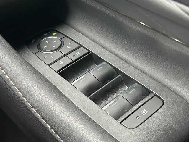 トヨタ アルファード Z 大阪府 2024(令6)年 0.6万km プラチナホワイトパールマイカ ナビ　/フルセグ　/全方位カメラ　/サンルーフ　（OP）/ヘッドアップディスプレイ　（OP）/デジタルインナーミラー　（OP）/トヨタアドバンスドパーク　（OP）/スペアタイヤ　（OP）/ブラインドスポットモニター　/両側パワースライド　/パワーバックドア/レザーシート/シートヒーター/エアーシート/置くだけ充電
