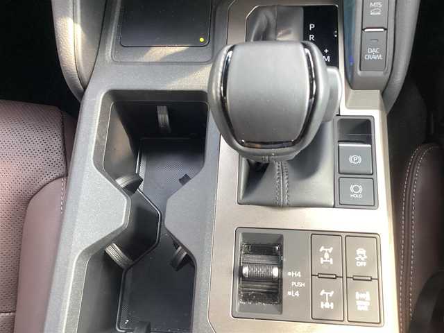 トヨタ ランドクルーザー ２５０ ZX 千葉県 2024(令6)年 0.3万km パール 純正ナビゲーション/bluetooth/TV/マルチテレインモニター/12.3インチディスプレイオーディオプラス/JBLプレミアムサウンドシステム/opヒッチメンバー/ベンチレーション機能つき快適温熱シート/D/N2列目シート/トヨタチームメイト/ETC2.0