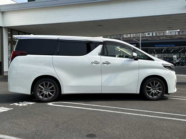 トヨタ アルファード X 長崎県 2021(令3)年 6.5万km ホワイトパールクリスタルシャイン ・プッシュスタート/・純正ディスプレイオーディオ（AM/FM/TV/DVD）/・ブルートゥース/・デジタルインナーミラー/・オートライト/・オートハイビーム/・ハンドルスイッチ/・クルーズコントロール/・ブレーキホールド/・パーキングアシスト/・USB/・AC１００V/・横滑り防止装置/・レーンキープアシスト/・フリップダウンモニター