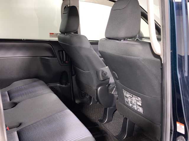 トヨタ ヴォクシー ZS 沖縄県 2015(平27)年 8.7万km ブラッキッシュアゲハガラスフレーク 禁煙車/社外ナビ/Bluetooth/フルセグTV/AM/FM/パワースライドドア/8人乗り/アイドリングストップ/ステアリングリモコン/マニュアルモード付オートマ/スマートキー/プッシュスタート/前席オートパワーウィンドウ/ＥＴＣ/サンシェード