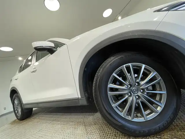 マツダ ＣＸ－５ 20S プロアクティブ 愛知県 2017(平29)年 7万km スノーフレイクホワイトパールマイカ 純正８インチナビ　/（Bluetooth/フルセグTV/AUX/CD・DVD)/ＢＯＳＥサウンド　/ＣＤ／ＤＶＤ再生　/レーダークルーズコントロール　/衝突軽減ブレーキ　　/ＥＴＣ　/ＬＥＤヘッドライト　/シートヒーター　/ステアリングヒーター　/ブラインドスポットモニター/車線逸脱警報/コーナーセンサー/メモリ付D席パワーシート/電動パーキングブレーキ/アイドリングストップ/バックドアサンシェード/プッシュスタート/　　-スマートキー