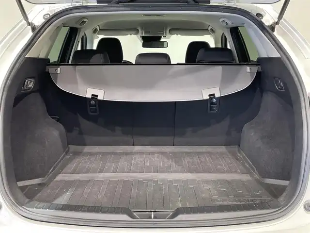 マツダ ＣＸ－５ 20S プロアクティブ 愛知県 2017(平29)年 7万km スノーフレイクホワイトパールマイカ 純正８インチナビ　/（Bluetooth/フルセグTV/AUX/CD・DVD)/ＢＯＳＥサウンド　/ＣＤ／ＤＶＤ再生　/レーダークルーズコントロール　/衝突軽減ブレーキ　　/ＥＴＣ　/ＬＥＤヘッドライト　/シートヒーター　/ステアリングヒーター　/ブラインドスポットモニター/車線逸脱警報/コーナーセンサー/メモリ付D席パワーシート/電動パーキングブレーキ/アイドリングストップ/バックドアサンシェード/プッシュスタート/　　-スマートキー