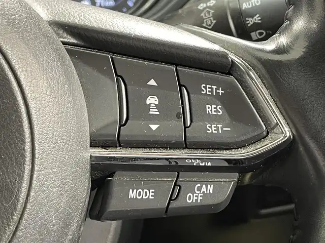 マツダ ＣＸ－５ 20S プロアクティブ 愛知県 2017(平29)年 7万km スノーフレイクホワイトパールマイカ 純正８インチナビ　/（Bluetooth/フルセグTV/AUX/CD・DVD)/ＢＯＳＥサウンド　/ＣＤ／ＤＶＤ再生　/レーダークルーズコントロール　/衝突軽減ブレーキ　　/ＥＴＣ　/ＬＥＤヘッドライト　/シートヒーター　/ステアリングヒーター　/ブラインドスポットモニター/車線逸脱警報/コーナーセンサー/メモリ付D席パワーシート/電動パーキングブレーキ/アイドリングストップ/バックドアサンシェード/プッシュスタート/　　-スマートキー