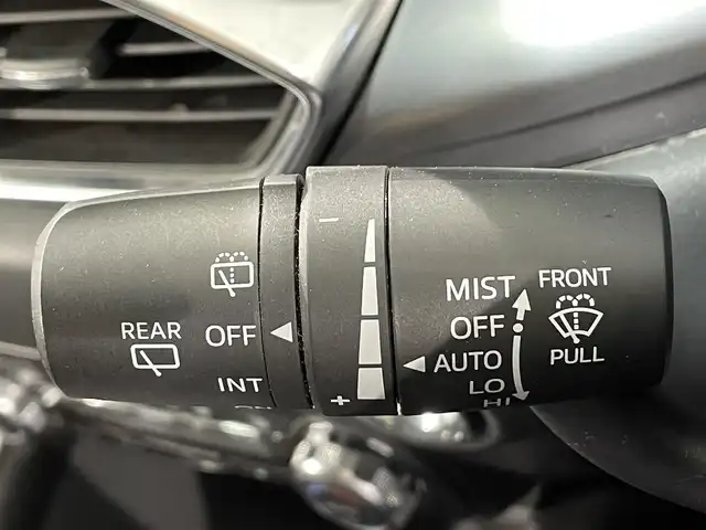 マツダ ＣＸ－５ 20S プロアクティブ 愛知県 2017(平29)年 7万km スノーフレイクホワイトパールマイカ 純正８インチナビ　/（Bluetooth/フルセグTV/AUX/CD・DVD)/ＢＯＳＥサウンド　/ＣＤ／ＤＶＤ再生　/レーダークルーズコントロール　/衝突軽減ブレーキ　　/ＥＴＣ　/ＬＥＤヘッドライト　/シートヒーター　/ステアリングヒーター　/ブラインドスポットモニター/車線逸脱警報/コーナーセンサー/メモリ付D席パワーシート/電動パーキングブレーキ/アイドリングストップ/バックドアサンシェード/プッシュスタート/　　-スマートキー