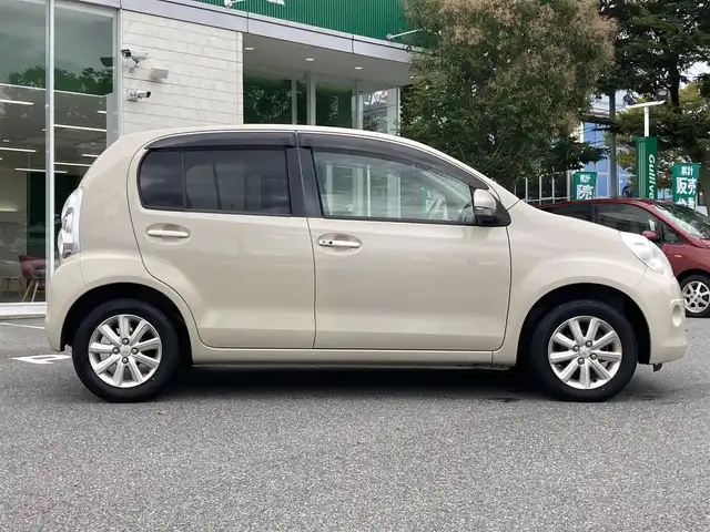 トヨタ パッソ プラスハナ 鳥取県 2011(平23)年 9.8万km キナコメタリック 登録時走行距離：98001km/ディーラー純正SDナビ/　CD ワンセグTV/バックカメラ/オートエアコン/ベンチシート/シートリフター/分割可倒後席シート/レベライザヘッドライト/フォグランプ/ドアバイザー/リモコンキー/スペアキー