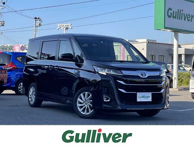 トヨタ ノア ハイブリッド Z 青森県 2023(令5)年 3.1万km アティチュードブラックマイカ ４WD/純正ディスプレイオーディオ/TV/CD/DVD/BT/ETC2.0/ドライブレコーダー/純正エンジンスターター/シートヒーター/アラウンドビューモニター/バックカメラ/バックドアオープンスイッチ/トヨタセーフティセンス/クルーズコントロール（追従有）/前席シートヒーター/オートライト/ハイビームアシスト/１６インチ純正ホイール/純正フロアマット