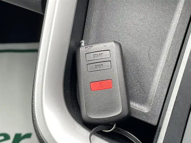 トヨタ ノア ハイブリッド Z 青森県 2023(令5)年 3.1万km アティチュードブラックマイカ ４WD/純正ディスプレイオーディオ/TV/CD/DVD/BT/ETC2.0/ドライブレコーダー/純正エンジンスターター/シートヒーター/アラウンドビューモニター/バックカメラ/バックドアオープンスイッチ/トヨタセーフティセンス/クルーズコントロール（追従有）/前席シートヒーター/オートライト/ハイビームアシスト/１６インチ純正ホイール/純正フロアマット