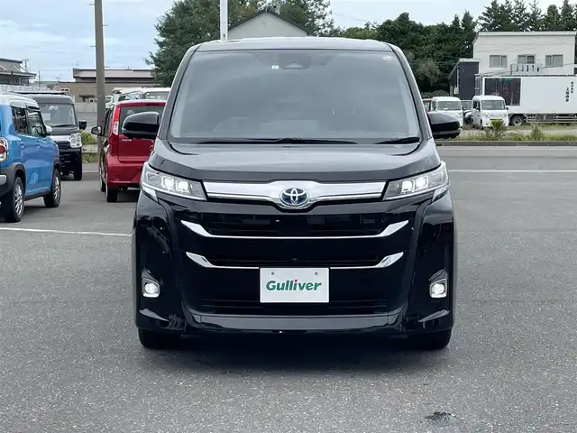 トヨタ ノア ハイブリッド Z 青森県 2023(令5)年 3.1万km アティチュードブラックマイカ ４WD/純正ディスプレイオーディオ/TV/CD/DVD/BT/ETC2.0/ドライブレコーダー/純正エンジンスターター/シートヒーター/アラウンドビューモニター/バックカメラ/バックドアオープンスイッチ/トヨタセーフティセンス/クルーズコントロール（追従有）/前席シートヒーター/オートライト/ハイビームアシスト/１６インチ純正ホイール/純正フロアマット