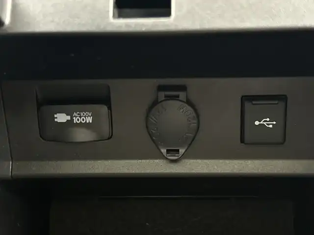 トヨタ アルファード S Cパッケージ 愛知県 2022(令4)年 2.8万km ホワイトパールクリスタルシャイン 禁煙車/純正10インチナビ/（ＤＶＤ/Bluetooth/ＡＭ/ＦＭ/USB）/バックカメラ/Ｗサンルーフ/純正フリップダウンモニター/AC100V電源/トヨタセーフティセンス/・プリクラッシュセーフティ/・レーンディパーチャーアラート/・レーダークルーズコントロール/・オートマチックハイビーム/・ブラインドスポットモニター/コーナーセンサー/デジタルインナーミラー/ドライブレコーダー/ETC/ステアリングヒーター/オットマン/シートヒーター/シートベンチレーション/パワーシート/メモリシート/両側パワースライドドア/パワーバックドア/純正18インチアルミホイール/LEDヘッドライト/フロントフォグランプ/オートライト/純正フロアマット/スマートキー/プッシュスタート/スペアキー有