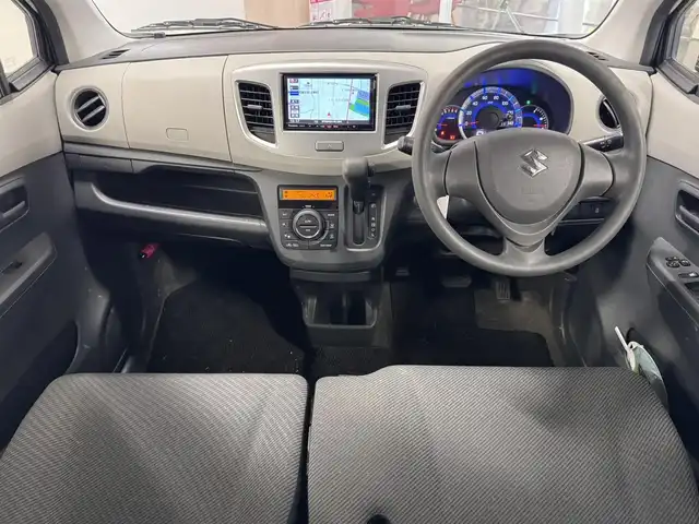 スズキ ワゴンＲ FX 三重県 2014(平26)年 5.8万km パールホワイト ガソリン/FF/インパネCVT/純正 7インチナビ CN-RZ72/（FM/AM/SD/iPod/TV/USB/Bluetooth/MEMORY MUSIC/CD/DVD/HDMI/VTR）/安全/・運転席・助手席エアバッグ/・ヒルホールドコントロール（坂道発進アシスト）/・セキュリティアラームシステム/・衝突安全ボディ/装備/・オートエアコン/・電波式キーレスエントリー/・電動格納式リモコンドアミラー/・アクセサリーソケット（DC12V）/・助手席シートアンダーボックス/・ベンチシート/・左右リヤシートスライド/・リヤワイパー/・純正ホイールキャップ＆14インチスチールホイール/・リモコンキーx1、スペアメカキーx1/など