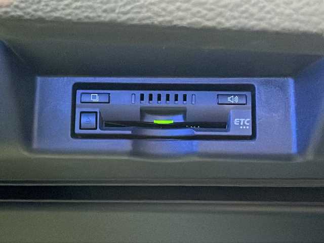 トヨタ ハリアー プレミアム 茨城県 2018(平30)年 4.9万km ホワイトパールクリスタルシャイン 純正９型ナビ　バックモニター　フルセグＴＶ　衝突軽減ブレーキ　ＬＥＤライト　電動リアゲート　ＥＴＣ　追従クルコン　パワーシート　クリアランスソナー　横滑り防止装置　純正アルミ　ドライブレコーダー