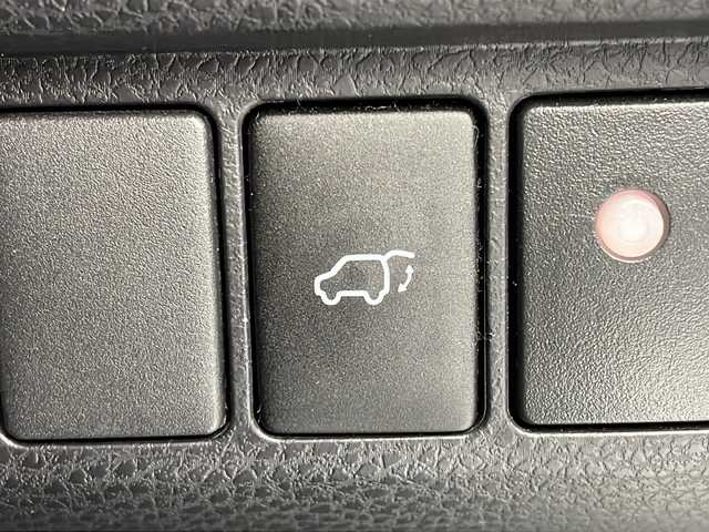 トヨタ ハリアー プレミアム 茨城県 2018(平30)年 4.9万km ホワイトパールクリスタルシャイン 純正９型ナビ　バックモニター　フルセグＴＶ　衝突軽減ブレーキ　ＬＥＤライト　電動リアゲート　ＥＴＣ　追従クルコン　パワーシート　クリアランスソナー　横滑り防止装置　純正アルミ　ドライブレコーダー