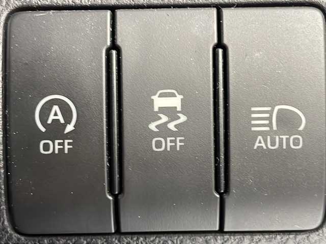 トヨタ ハリアー プレミアム 茨城県 2018(平30)年 4.9万km ホワイトパールクリスタルシャイン 純正９型ナビ　バックモニター　フルセグＴＶ　衝突軽減ブレーキ　ＬＥＤライト　電動リアゲート　ＥＴＣ　追従クルコン　パワーシート　クリアランスソナー　横滑り防止装置　純正アルミ　ドライブレコーダー