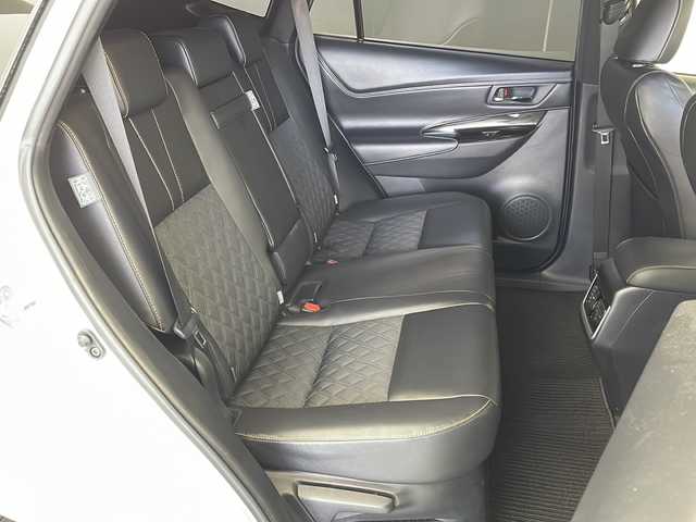 トヨタ ハリアー プレミアム 茨城県 2018(平30)年 4.9万km ホワイトパールクリスタルシャイン 純正９型ナビ　バックモニター　フルセグＴＶ　衝突軽減ブレーキ　ＬＥＤライト　電動リアゲート　ＥＴＣ　追従クルコン　パワーシート　クリアランスソナー　横滑り防止装置　純正アルミ　ドライブレコーダー