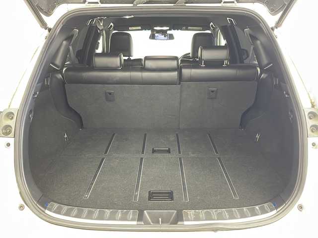 トヨタ ハリアー プレミアム 茨城県 2018(平30)年 4.9万km ホワイトパールクリスタルシャイン 純正９型ナビ　バックモニター　フルセグＴＶ　衝突軽減ブレーキ　ＬＥＤライト　電動リアゲート　ＥＴＣ　追従クルコン　パワーシート　クリアランスソナー　横滑り防止装置　純正アルミ　ドライブレコーダー