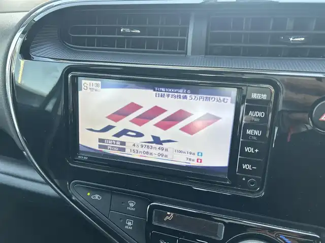 トヨタ アクア G 東京都 2020(令2)年 1万km クリアエメラルドパールクリスタルシャイン 純正ナビ（NSCN-W68）/・Bluetooth/TV/CD/DVD/SD/ドライブレコーダー（DC-DR652）/クルーズコントロース/レーンアシスト/横滑り防止装置/盗難防止装置/衝突被害軽減システム/オートライト/オートハイビーム/コーナーセンサー/全周囲カメラ/オプションカラー（クリアエメラルドパールクリスタルシャイン）/電動格納ミラー/取扱説明書