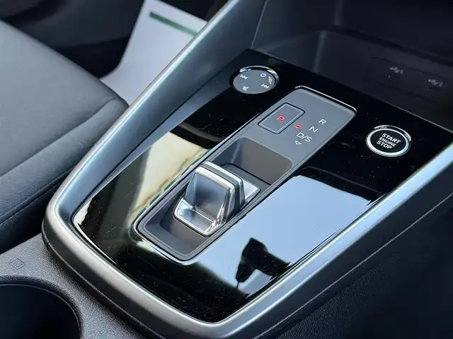 アウディ アウディ Ａ３ SB 30TFSI 香川県 2021(令3)年 3.7万km 赤 メーカーナビ/フルセグ/Bluetooth/アップルカープレイ/バックカメラ/バーチャルコクピット/アウディプレセンス/レーダークルーズ/レーンキープ/サイドアシスト/LEDヘッドライト/スマートキー/純正前後ドライブレコーダー/ビルトインETC2.0