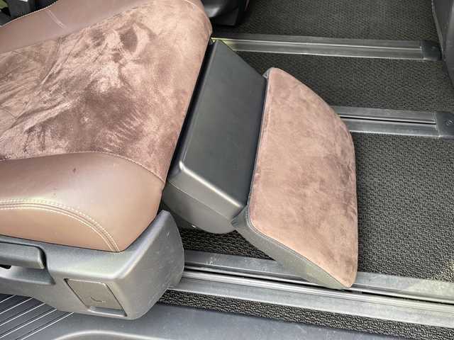 トヨタ エスティマ ハイブリッド アエラス プレミアム G 岩手県 2016(平28)年 6.8万km シルバーM /4WD//純正9インチメモリナビ//AM/FM/CD/DVD/SD/BT/フルセグTV//バックカメラ/サイドカメラ//ビルトインETC//純正ドライブレコーダー//両側パワースライドドア//茶ハーフレザーシート//前席シートヒーター//運転席パワーシート//二列目オットマン//PCS/LDA/クリソナ/先行車発進お知らせ//パワーバックドア//クルーズコントロール//AC100V/12V120W//プッシュスタート//木目調+革巻きステアリング//木目調+革巻きシフト//ステアリングスイッチ//オートLEDライト//オートハイビーム//防眩ミラー//オートリトラクタブルウィンカーミラー//フロアマット/純正ドアバイザー//スペアキー有//取扱説明書/保証書/ナビ取説//記録簿H28-R4 R7-R7