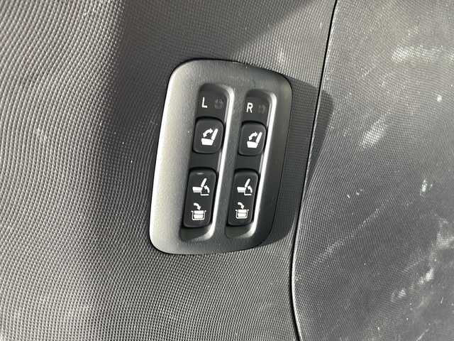 トヨタ エスティマ ハイブリッド アエラス プレミアム G 岩手県 2016(平28)年 6.8万km シルバーM /4WD//純正9インチメモリナビ//AM/FM/CD/DVD/SD/BT/フルセグTV//バックカメラ/サイドカメラ//ビルトインETC//純正ドライブレコーダー//両側パワースライドドア//茶ハーフレザーシート//前席シートヒーター//運転席パワーシート//二列目オットマン//PCS/LDA/クリソナ/先行車発進お知らせ//パワーバックドア//クルーズコントロール//AC100V/12V120W//プッシュスタート//木目調+革巻きステアリング//木目調+革巻きシフト//ステアリングスイッチ//オートLEDライト//オートハイビーム//防眩ミラー//オートリトラクタブルウィンカーミラー//フロアマット/純正ドアバイザー//スペアキー有//取扱説明書/保証書/ナビ取説//記録簿H28-R4 R7-R7