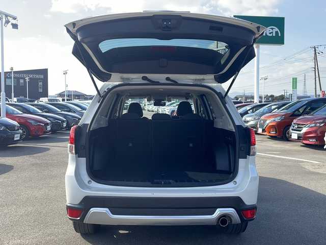 スバル フォレスター ハイブリッド アドバンス 徳島県 2020(令2)年 6.8万km クリスタルホワイトP 社外メモリナビ/（CD/USB/BT/フルセグ/ラジオ）/バックカメラ/追従式クルーズコントロール/ブラインドスポットモニター/パドルシフト/アイサイト/純正18インチAW/自動パーキングブレーキ/純正ドアバイザー/ステアリングヒーター/前席シートヒーター/前席パワーシート/ドライブレコーダー