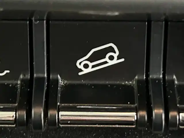 スズキ ハスラー タフワイルド 道央・札幌 2019(平31)年 7.5万km アクティブイエロー/ブラック 2トーン ・４WD/・純正ディーラーオプションナビ/　CD／DVD／Bluetooth／フルセグ/・デュアルカメラブレーキサポート/・レーンキープアシスト/・アイドリングストップ/・横滑り防止装置/・ヒルディセントコントロール/・グリップコントロール/・オートライト/・ハーフレザーシート/・前席シートヒーター/・社外AW14インチ/・LEDヘッドライト/・フォグライト/・電動格納ウィンカーミラー/・スマートキー/・プッシュスタート/・純正フロアマット/・取扱説明書/・保証書