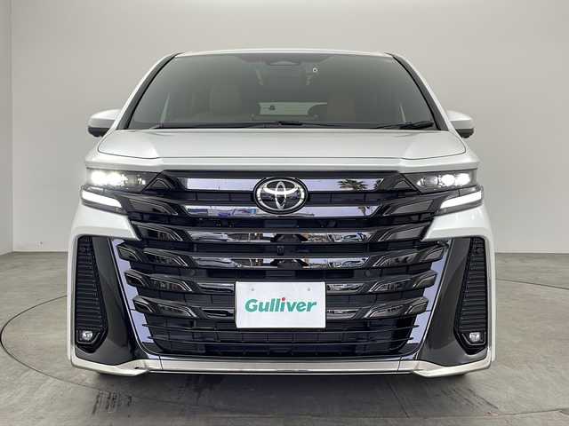 トヨタ ヴェルファイア ハイブリット Z プレミア 兵庫県 2024(令6)年 1.3万km プラチナホワイトパールマイカ ・純正14インチディスプレイオーディオplus/・フルセグ/・純正13.2インチフリップダウンモニター/・パノラミックビューモニター/・デジタルインナーミラー/・左右独立ムーンルーフ/・両側パワースライドドア/・パワーバックドア/・ユニバーサルステップ/・アドバンストパーク/・トヨタセーフティセンス/・プリクラッシュセーフティ/・レーンチェンジアシスト/・レーントレーシングアシスト/・レーンディパチャーアラート/・レーダークルーズコントロール/・アダプティブハイビームアシスト/・ブラインドスポットモニター/・快適温熱シート/・エアシート/・エグゼクティブパワーシート/・AC100V電源/・置くだけ充電/・スマートキー/・前後ドライブレコーダー/・LEDライト/・LEDフォグ