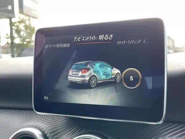 メルセデス・ベンツ Ａ１８０ スポーツ 埼玉県 2015(平27)年 3万km 白 黒半革シート　/純正ナビ　/バックカメラ　/アダプティブクルーズコントロール　/ブラインドスポットモニター　/フルセグTV　/シートヒーター　/電動シート　/クリアランスソナー　/パークアシスト　/レーンアシスト　/ＥＴＣ