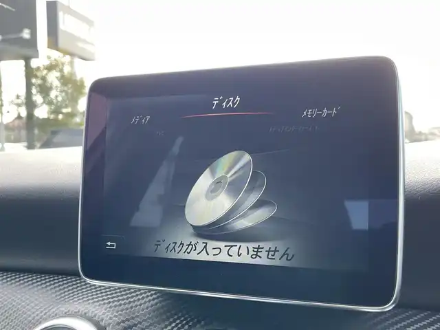 メルセデス・ベンツ Ａ１８０ スポーツ 埼玉県 2015(平27)年 3万km 白 黒半革シート　/純正ナビ　/バックカメラ　/アダプティブクルーズコントロール　/ブラインドスポットモニター　/フルセグTV　/シートヒーター　/電動シート　/クリアランスソナー　/パークアシスト　/レーンアシスト　/ＥＴＣ