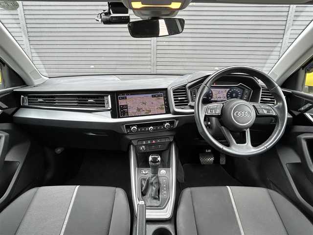 アウディ Ａ１ SB 35TFSI アドバンスド 茨城県 2020(令2)年 2万km 黄 アシスタンスＰ　/ＡＣＣ　/レーンアシスト　/ハイビームアシスト　/コンビニエンスＰ　/シートヒーター　/アドバンストキー　/Ｂカメラ　/パーキングシステム　/バーチャルＣＰ　/ナビ　/１２セグ　/ＣａｒＰｌａｙ　/ＬＥＤ/ETC2.0/禁煙車