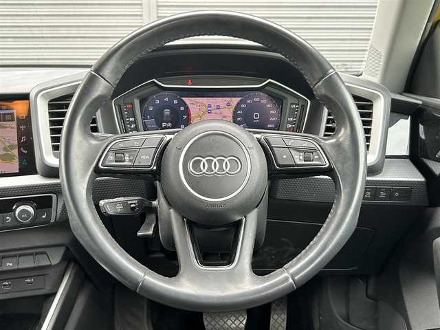 アウディ Ａ１ SB 35TFSI アドバンスド 茨城県 2020(令2)年 2万km 黄 アシスタンスＰ　/ＡＣＣ　/レーンアシスト　/ハイビームアシスト　/コンビニエンスＰ　/シートヒーター　/アドバンストキー　/Ｂカメラ　/パーキングシステム　/バーチャルＣＰ　/ナビ　/１２セグ　/ＣａｒＰｌａｙ　/ＬＥＤ/ETC2.0/禁煙車