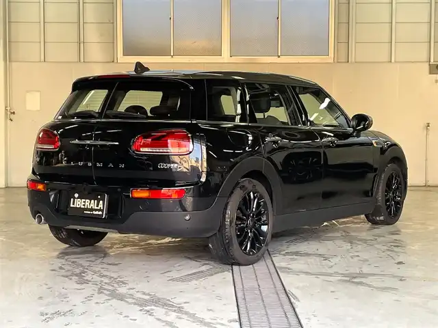 ＭＩＮＩ ＢＭＷ ミニ クラブマン クーパーD クラシックトリム 兵庫県 2023(令5)年 2.9万km 黒Ⅱ 純正17インチAW/純正ナビ/バックカメラ/ETC/ユニオンジャックテールランプ/マルチ・ディスプレイ・メーター・パネル/コーナーセンサー/ドライビングアシスト