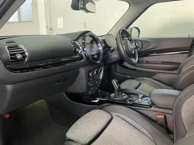 ＭＩＮＩ ＢＭＷ ミニ クラブマン クーパーD クラシックトリム 兵庫県 2023(令5)年 2.9万km 黒Ⅱ 純正17インチAW/純正ナビ/バックカメラ/ETC/ユニオンジャックテールランプ/マルチ・ディスプレイ・メーター・パネル/コーナーセンサー/ドライビングアシスト