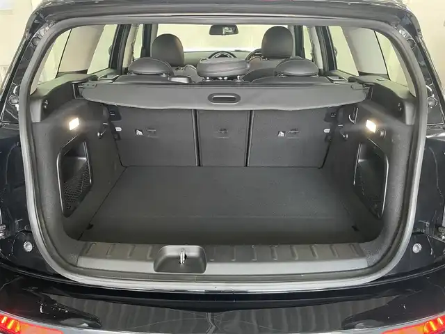 ＭＩＮＩ ＢＭＷ ミニ クラブマン クーパーD クラシックトリム 兵庫県 2023(令5)年 2.9万km 黒Ⅱ 純正17インチAW/純正ナビ/バックカメラ/ETC/ユニオンジャックテールランプ/マルチ・ディスプレイ・メーター・パネル/コーナーセンサー/ドライビングアシスト