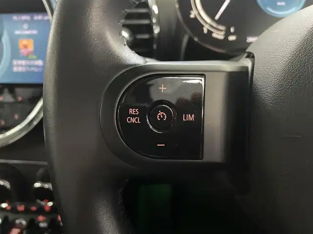 ＭＩＮＩ ＢＭＷ ミニ クラブマン クーパーD クラシックトリム 兵庫県 2023(令5)年 2.9万km 黒Ⅱ 純正17インチAW/純正ナビ/バックカメラ/ETC/ユニオンジャックテールランプ/マルチ・ディスプレイ・メーター・パネル/コーナーセンサー/ドライビングアシスト