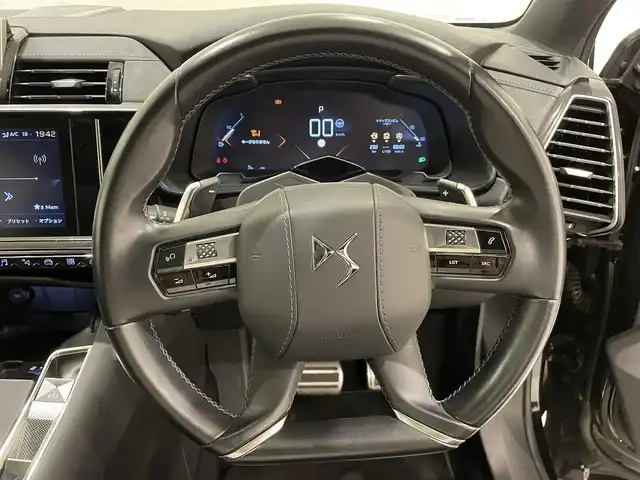 ＤＳオートモビル ＤＳ７ クロスバック グランシック ブルーHDi 熊本県 2019(令1)年 5万km ノアールペルラネラ 純正メモリナビ（Bluetooth、AppleCarPlay、USB）/バックカメラ/サイドカメラ/FOCAL ELECTRAサウンド/パワーバックドア/黒革シート/パワーシート/ベンチレーション/シートヒーター/純正20インチアルミホイール/コーナーセンサー/LEDヘッドライト