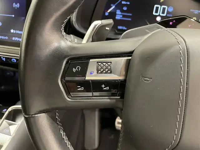 ＤＳオートモビル ＤＳ７ クロスバック グランシック ブルーHDi 熊本県 2019(令1)年 5万km ノアールペルラネラ 純正メモリナビ（Bluetooth、AppleCarPlay、USB）/バックカメラ/サイドカメラ/FOCAL ELECTRAサウンド/パワーバックドア/黒革シート/パワーシート/ベンチレーション/シートヒーター/純正20インチアルミホイール/コーナーセンサー/LEDヘッドライト