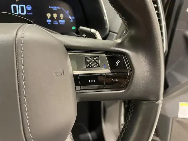 ＤＳオートモビル ＤＳ７ クロスバック グランシック ブルーHDi 熊本県 2019(令1)年 5万km ノアールペルラネラ 純正メモリナビ（Bluetooth、AppleCarPlay、USB）/バックカメラ/サイドカメラ/FOCAL ELECTRAサウンド/パワーバックドア/黒革シート/パワーシート/ベンチレーション/シートヒーター/純正20インチアルミホイール/コーナーセンサー/LEDヘッドライト
