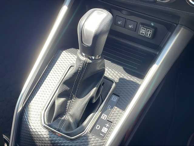 トヨタ ライズ Z 三重県 2020(令2)年 2.2万km シャイニングホワイトパール 衝突軽減　レーンキープ　純正９型ディスプレイオーディオ　追従型クルーズコントロール　ドライブレコーダー　シートヒーター　ＬＥＤヘッドライト　フォグランプ　アイドリングストップ　ビルトインＥＴＣ　ＵＳＢ　コーナーセンサー　電動格納ミラー　ステアリングスイッチ
