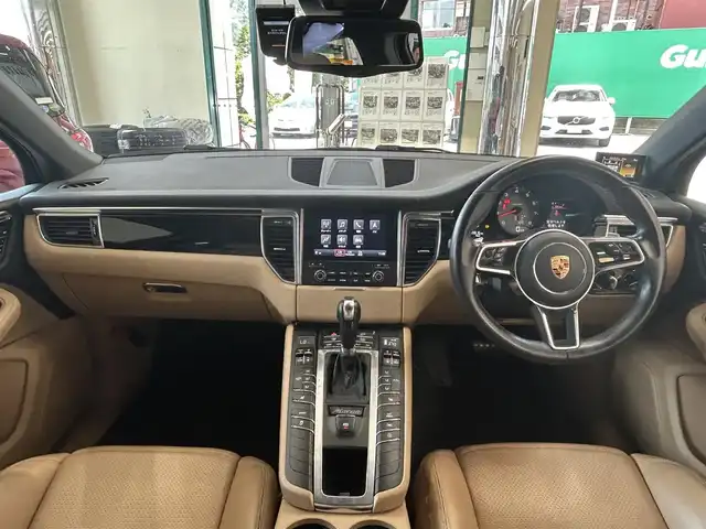 ポルシェ マカン S 東京都 2016(平28)年 4万km シルバー ・ワンオーナー/・純正ナビ/（AVX/Bluetooth/JUKE BOX/CD/DVD)/・360°ドライブレコーダー/（HDR360)/・バックカメラ/・サイドカメラ/・前後コーナーセンサー/・クルーズコントロール/・革ステアリング/・ステアリングスイッチ/・MTモード/・パドルシフト/・電動パーキングブレーキ/・革シート/・前席メモリーシート/・前席パワーシート/・前後シートヒーター/・電動格納ウィンカーミラー/・アイドリングストップ/・レーンアシスト/・電動リアゲート/・LEDライト/・フロントフォグランプ/・リアフォグランプ/・ISOFIX/・GPS/(ASSURA AR-11EA)/・ETC/・W＋サイド＋カーテンエアバッグ/ABS/・スマートキー/・スペアキー×1/・プライバシーガラス/・フロアマット/・トノカバー/・横滑り防止装置/・取扱説明書/・保証書/・記録簿