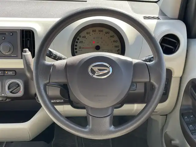 ダイハツ ブーン 1．0 CL 青森県 2012(平24)年 8万km シャイニングレッド ４WD/寒冷地仕様/純正オーディオ/（AM/FM/CD)/横滑り防止システム/ハロゲンランプ/純正フロアマット/純正ホイールキャップ/YOKOHAMA iceGUARD 冬タイヤ車載/取扱説明書/保証書
