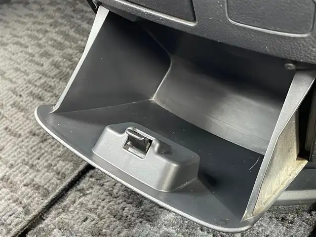 トヨタ ヴォクシー ZS 煌 岩手県 2010(平22)年 17.8万km シルバーM 4WD 純正ＨＤＤナビ ＴＶ Ｂｌｕｅｔｏｏｔｈ　AUX バックカメラ　両側パワースライドドア　ビルトインETC　オートライト スマートキー
