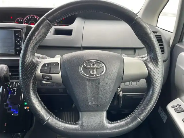 トヨタ ヴォクシー ZS 煌 岩手県 2010(平22)年 17.8万km シルバーM 4WD 純正ＨＤＤナビ ＴＶ Ｂｌｕｅｔｏｏｔｈ　AUX バックカメラ　両側パワースライドドア　ビルトインETC　オートライト スマートキー