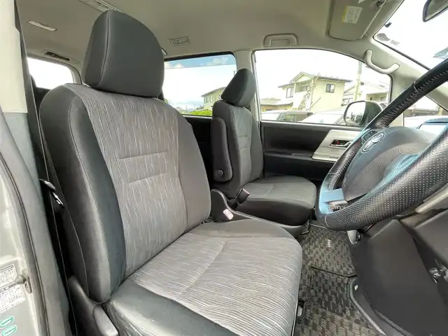 トヨタ ヴォクシー ZS 煌 岩手県 2010(平22)年 17.8万km シルバーM 4WD 純正ＨＤＤナビ ＴＶ Ｂｌｕｅｔｏｏｔｈ　AUX バックカメラ　両側パワースライドドア　ビルトインETC　オートライト スマートキー